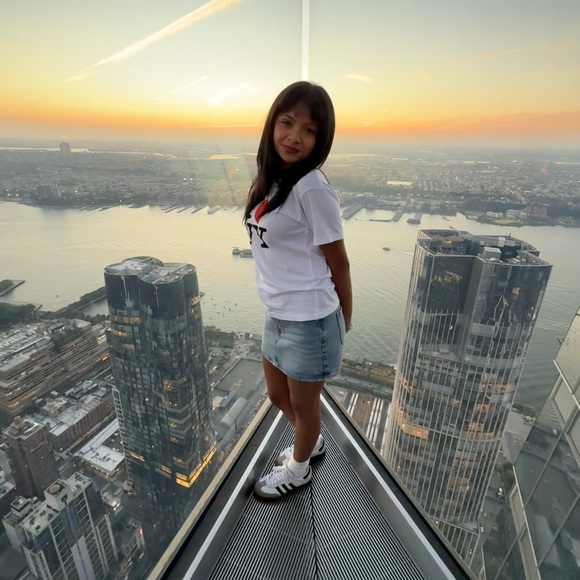 Meet your Posher, Elena - Picture 1 of 12